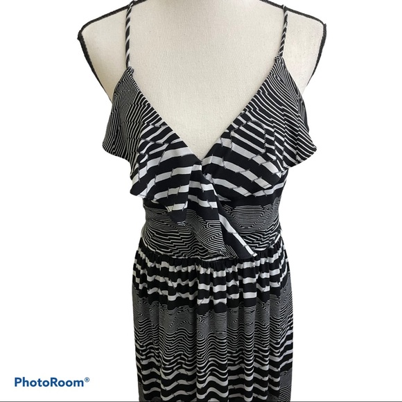 Betsy Johnson maxi ruffle black white dress. Size 4 - Picture 2 of 13